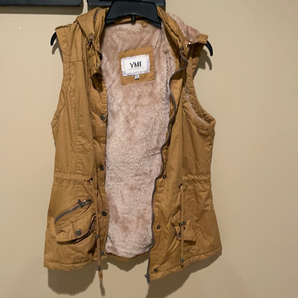 Fluffy Fur lined vest, super cute! Marked XL but more like a Lg.